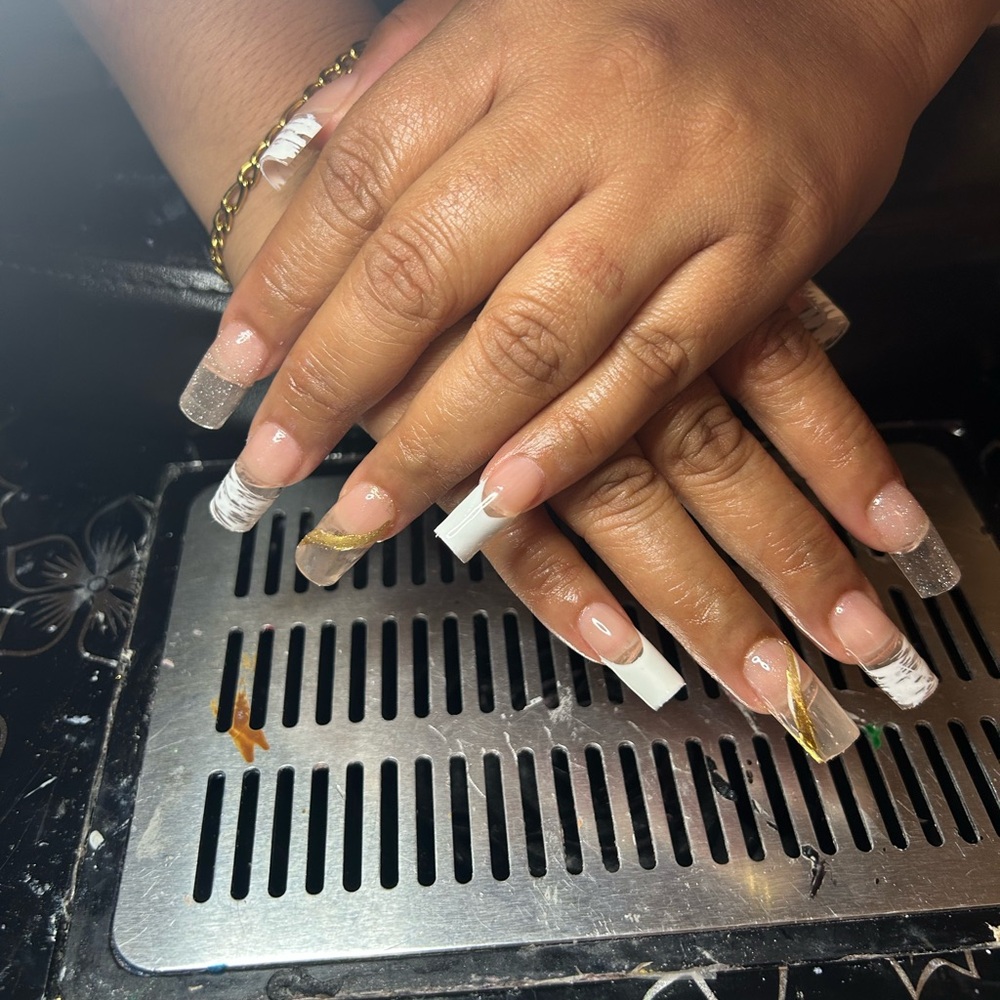 Others Follow Elegant Gold and White Nail Art